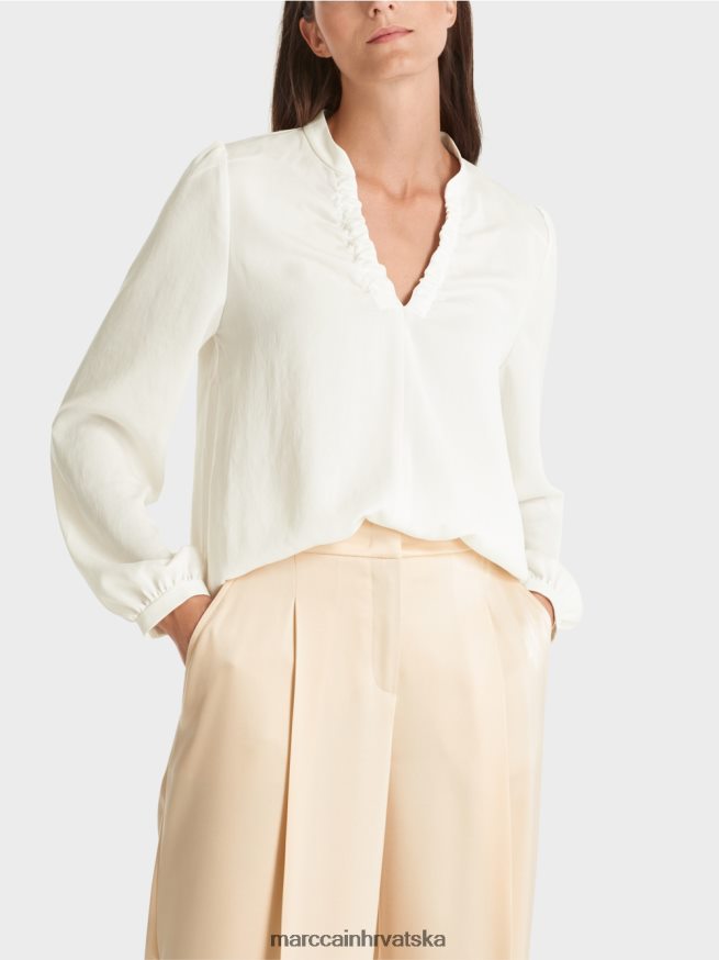 prljavo bijela Marc Cain bluza sa ženstvenim detaljima odjeća 4D66P4862