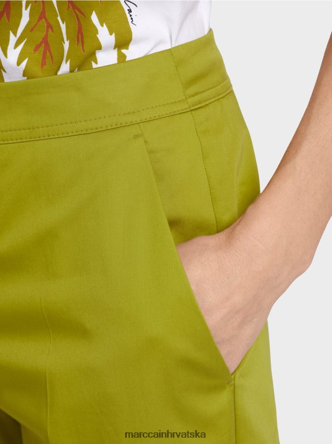 duboko maslinasto zelena Marc Cain hlače u chino stilu odjeća 4D66P4634